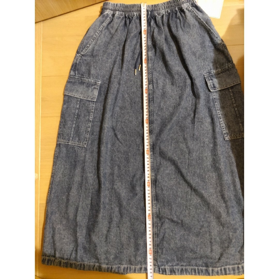 しまむら(シマムラ)のデニムカーゴスカート  新品未使用 レディースのスカート(ロングスカート)の商品写真