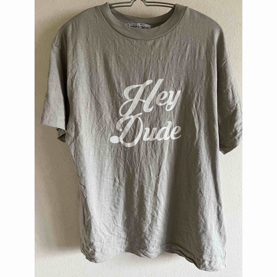 Deuxieme Classe【AMERICANA】 HEY DUDE Tシャツ