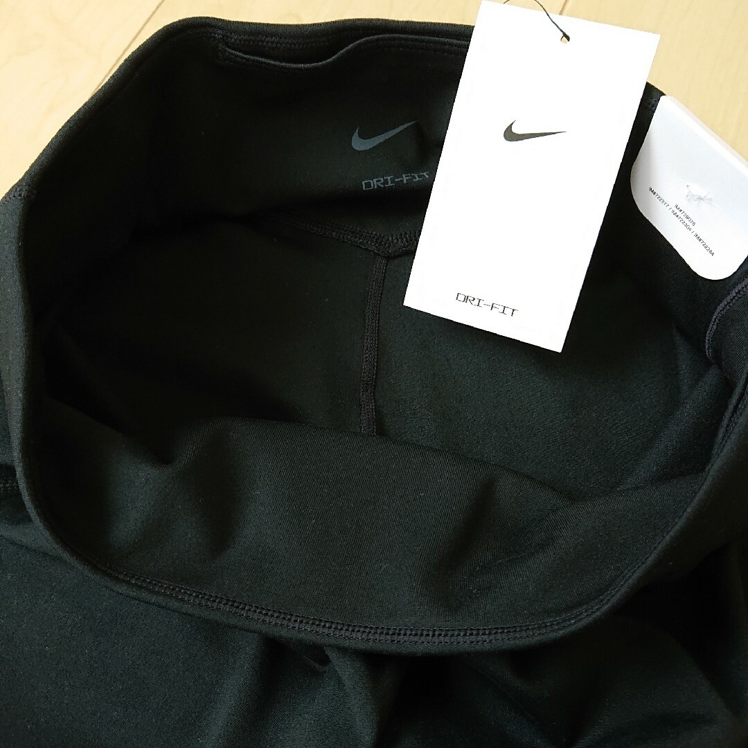 NIKE(ナイキ)の新品 NIKE レディース S クロップ タイツ ナイキ レディースのレッグウェア(レギンス/スパッツ)の商品写真