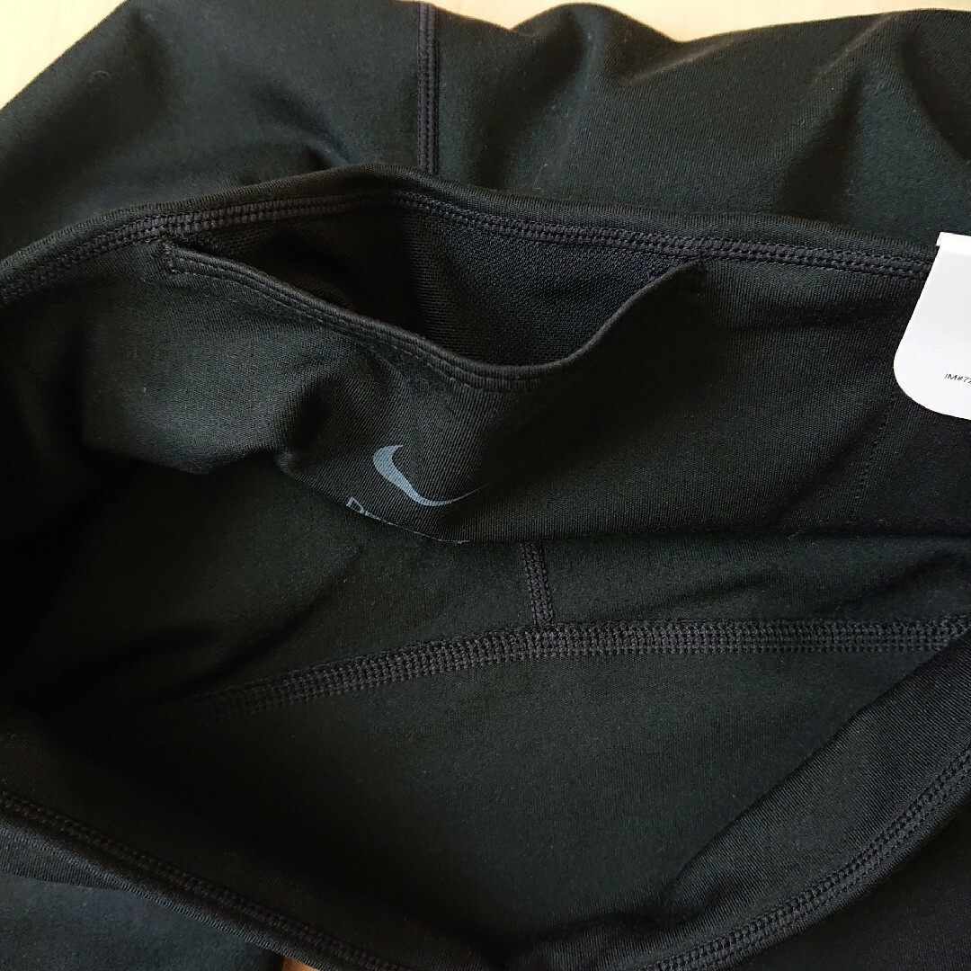 NIKE(ナイキ)の新品 NIKE レディース S クロップ タイツ ナイキ レディースのレッグウェア(レギンス/スパッツ)の商品写真