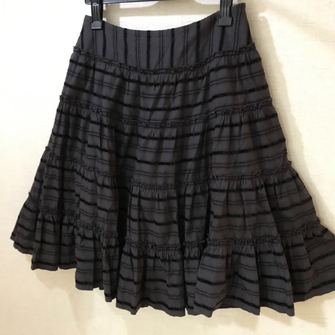 JaneMarple(ジェーンマープル)のJMブラック別珍ストライプのフレアスカート✨ レディースのスカート(ひざ丈スカート)の商品写真