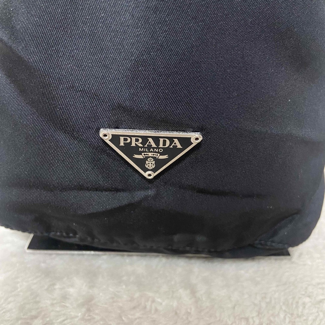 極美品】PRADA プラダ アクセサリーポーチ 巾着 三角プレート ブラック-