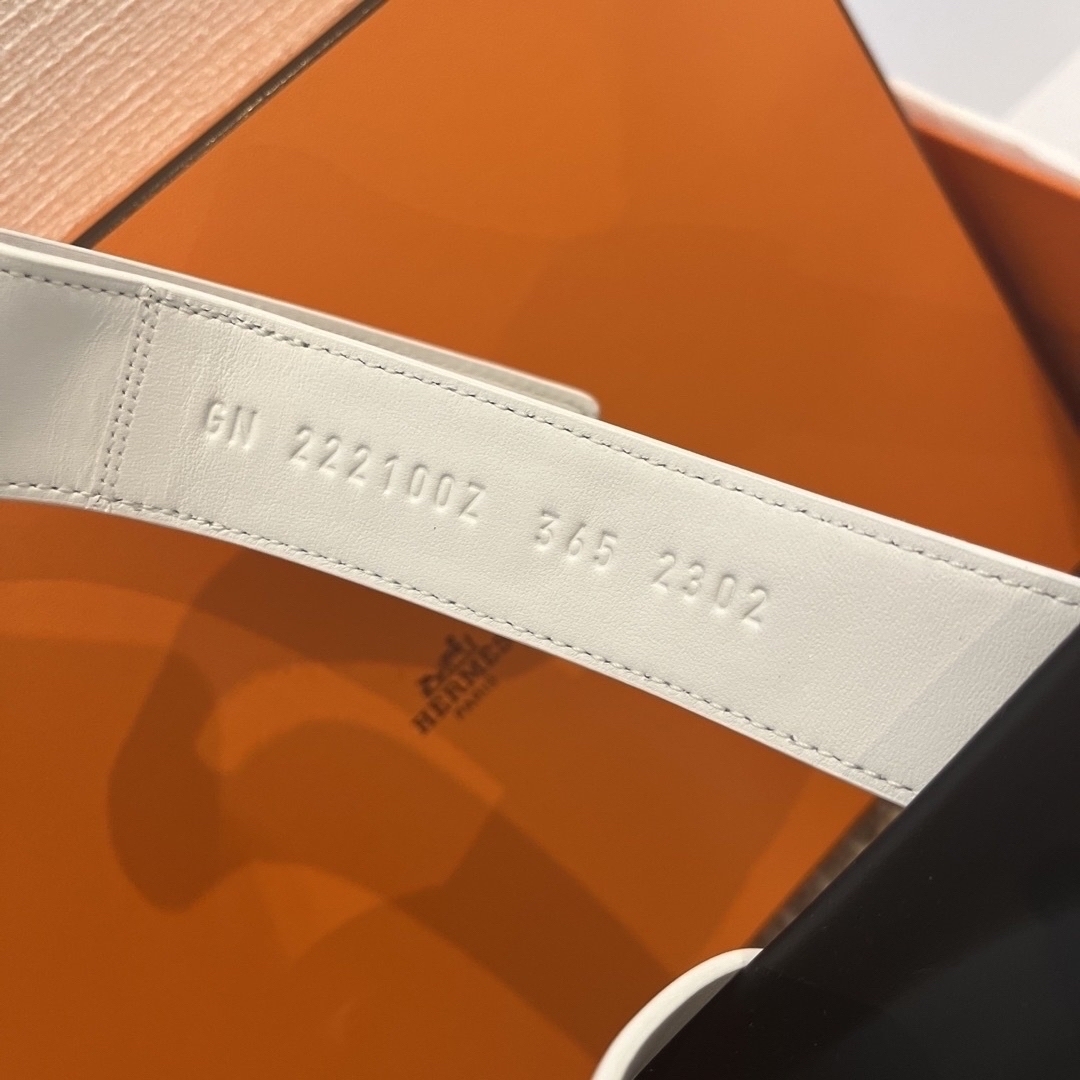 Hermes(エルメス)のエルメス　ホワイト　シプレ　36.5 レディースの靴/シューズ(サンダル)の商品写真