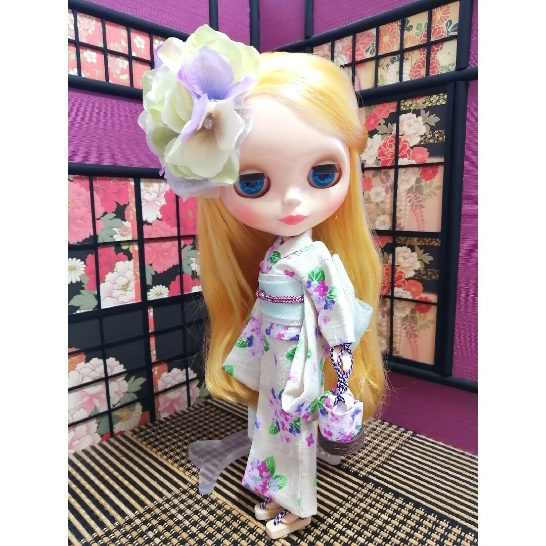 Takara Tomy(タカラトミー)のsale【夢人屋呉服店】ブライス　浴衣　紫陽花柄の浴衣セット(下駄付き)　キナリ ハンドメイドのぬいぐるみ/人形(人形)の商品写真