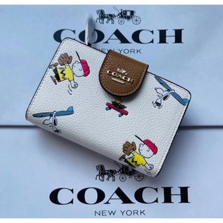 COACH - 新品スヌーピー 二つ折り財布COACH ホワイトミディアム ジップ