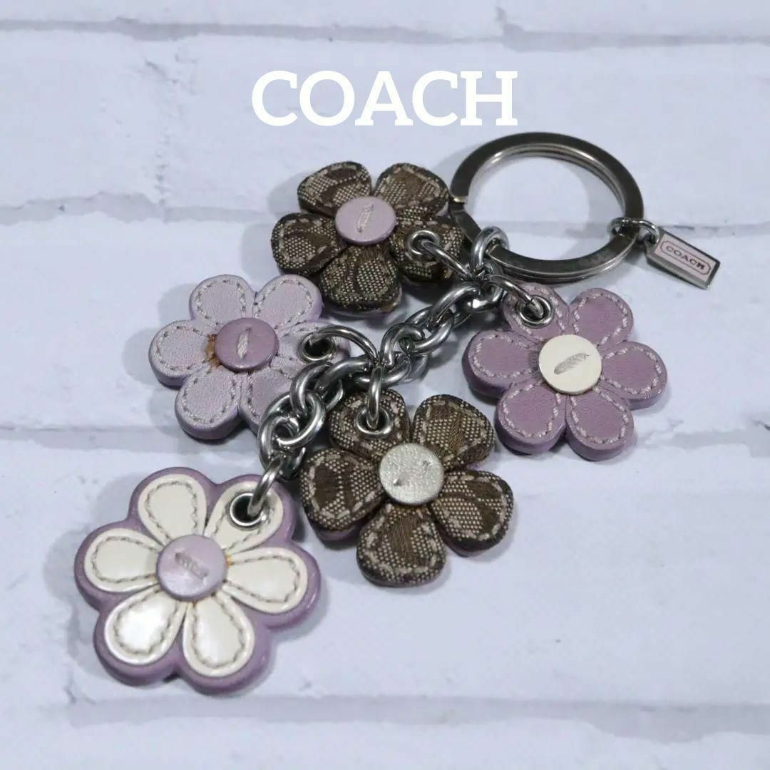 COACH(コーチ)の【匿名配送】COACH コーチ キーリング キーホルダー 花 ロゴ 花 レディースのアクセサリー(チャーム)の商品写真