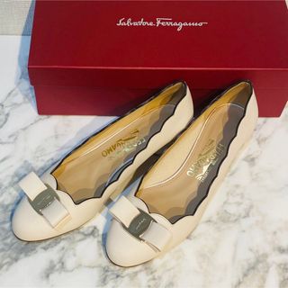 サルヴァトーレフェラガモ(Salvatore Ferragamo)の【新品】フェラガモ  パンプス　スカラップ(ハイヒール/パンプス)