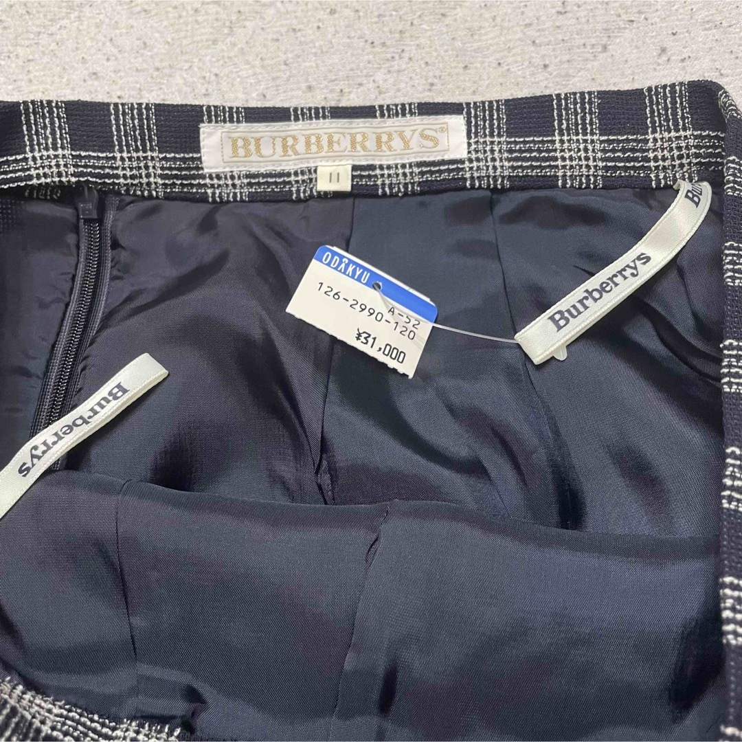 BURBERRY(バーバリー)の未使用　値札付き　Burberrys セットアップ　シルク混　半袖　チェック レディースのフォーマル/ドレス(スーツ)の商品写真