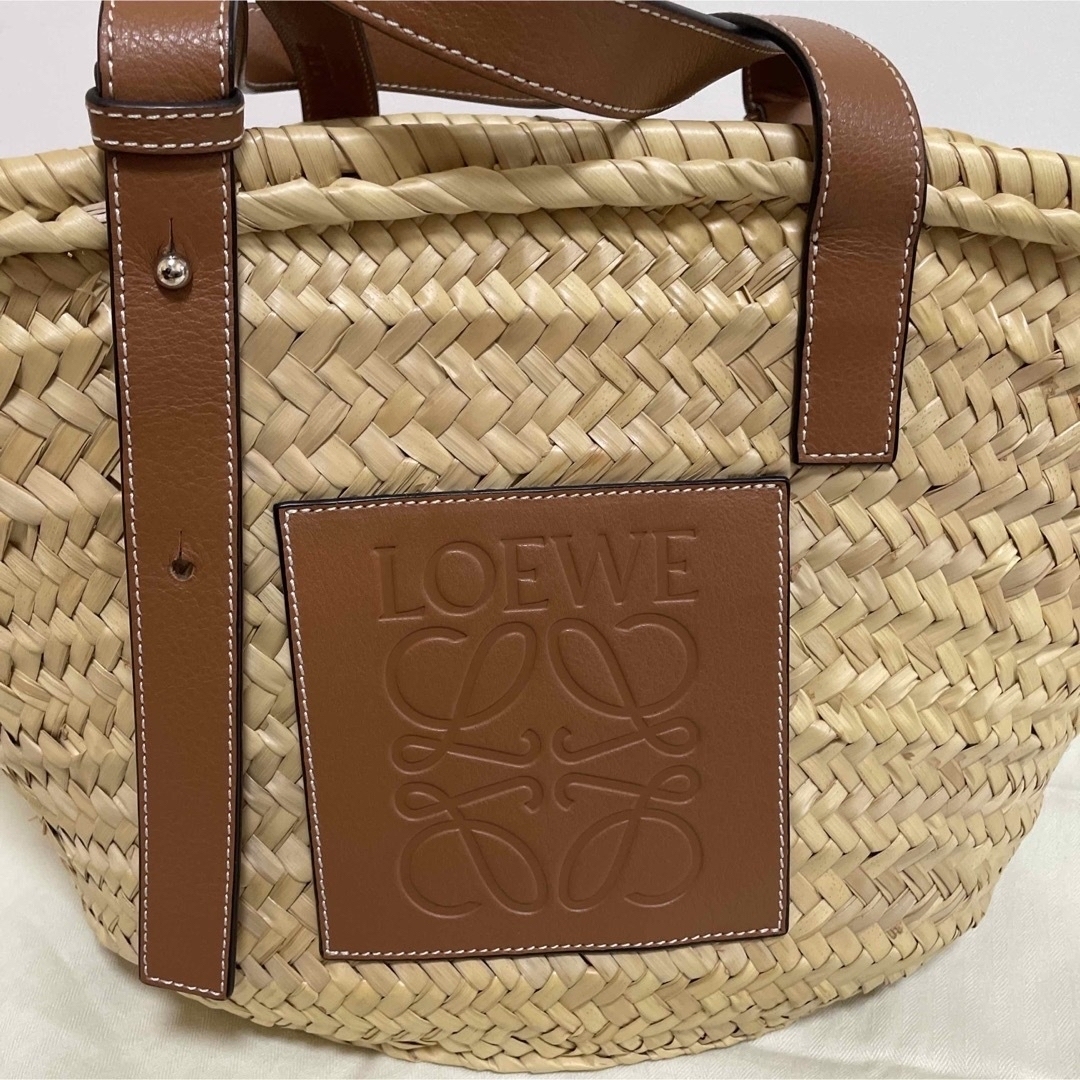 LOEWE(ロエベ)のロエベ　バスケットバッグ　ミディアム　ヤシの葉&カーフ　カゴバッグ レディースのバッグ(かごバッグ/ストローバッグ)の商品写真