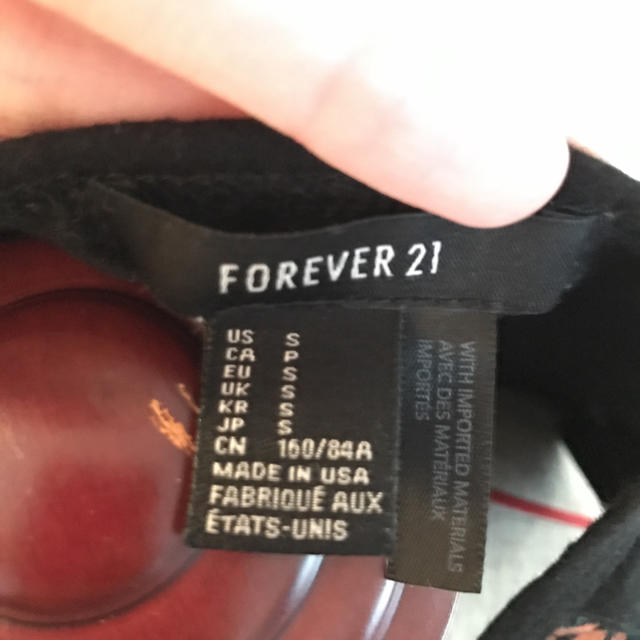 FOREVER 21(フォーエバートゥエンティーワン)の恐竜柄タンクトップ レディースのトップス(タンクトップ)の商品写真