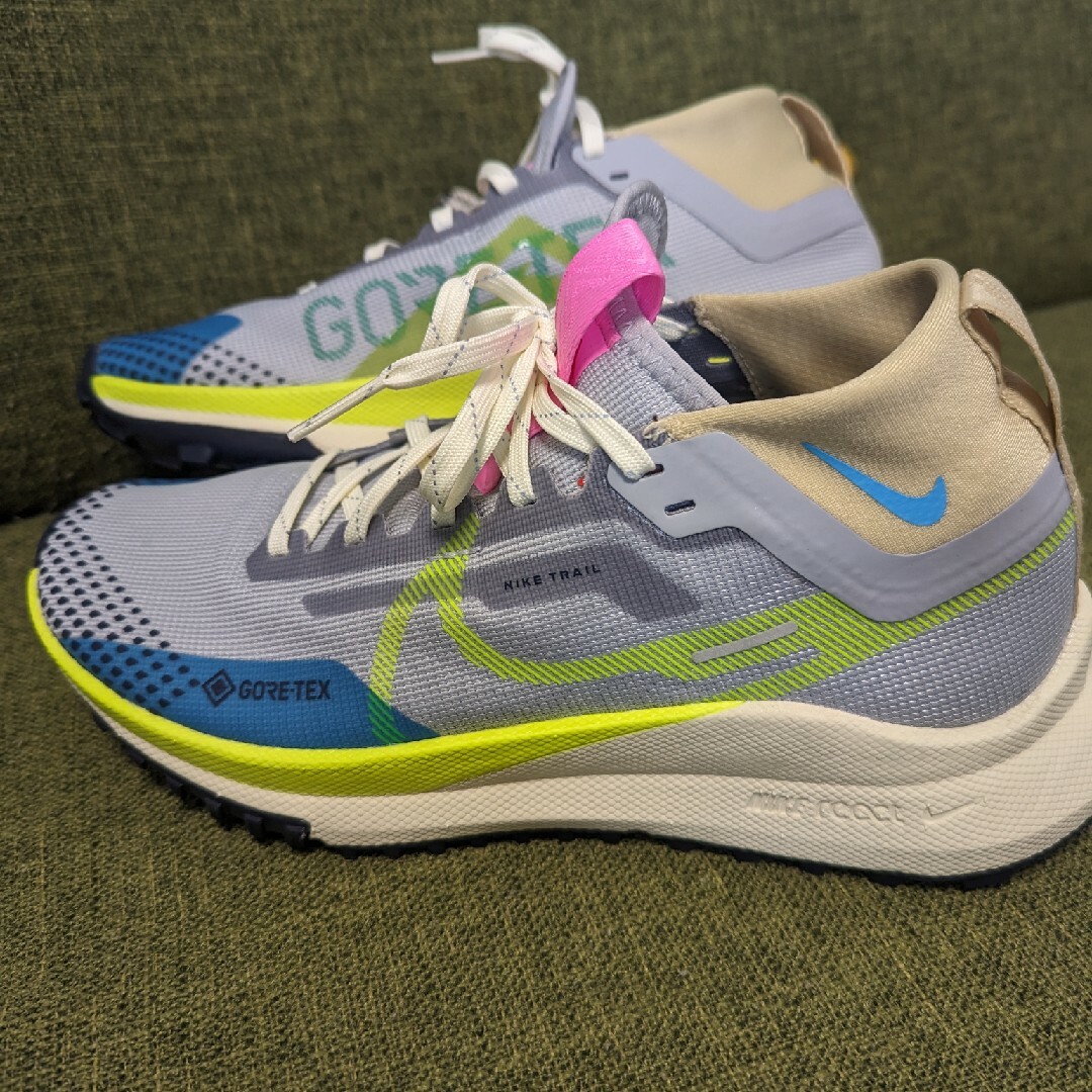 美品 ウィメンズ リアクト ペガサス トレイル 4 GTX NIKE ナイキ レディースの靴/シューズ(スニーカー)の商品写真