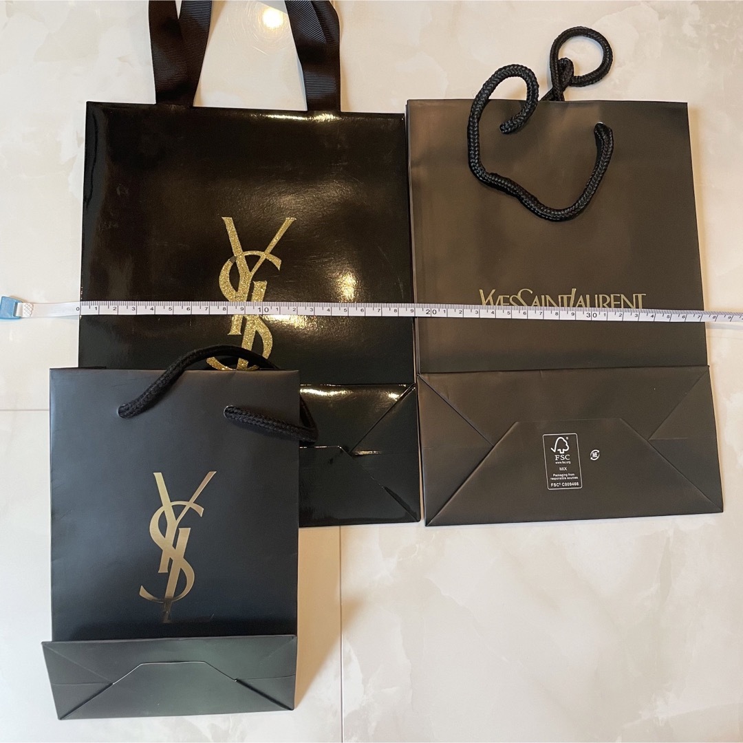 Yves Saint Laurent(イヴサンローラン)のイヴ・サンローラン　紙袋　ショッパー レディースのバッグ(ショップ袋)の商品写真