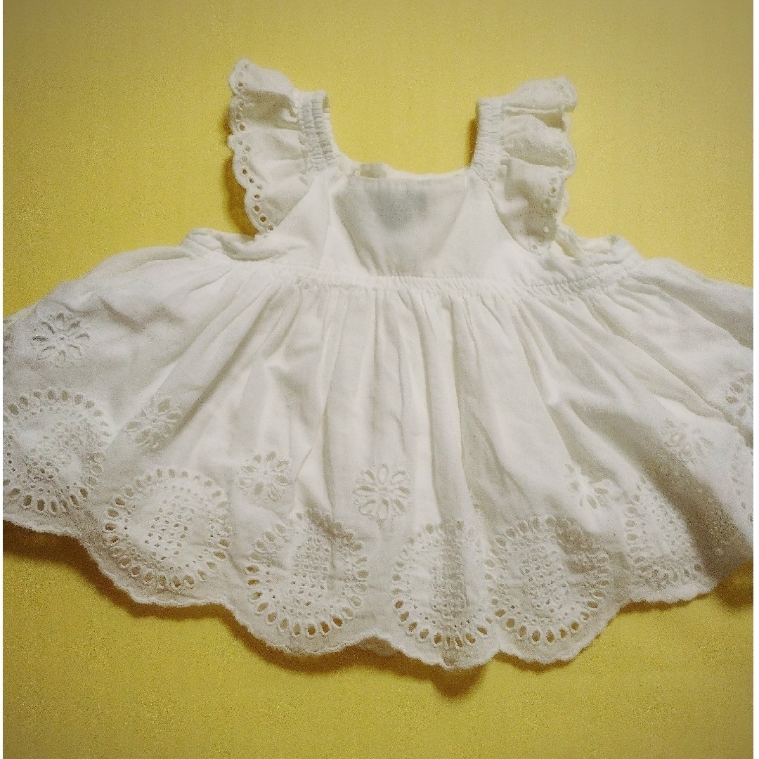 babyGAP(ベビーギャップ)のbabyGAP チュニック/ワンピース 白 6-12M キッズ/ベビー/マタニティのベビー服(~85cm)(ワンピース)の商品写真