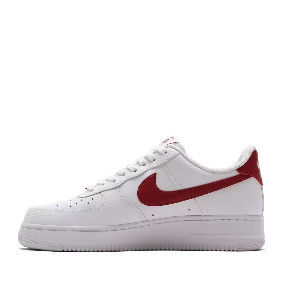 NIKE(ナイキ)のNIKE ナイキ AIR FORCE 1 エアフォース1 チームレッド 28.5 メンズの靴/シューズ(スニーカー)の商品写真