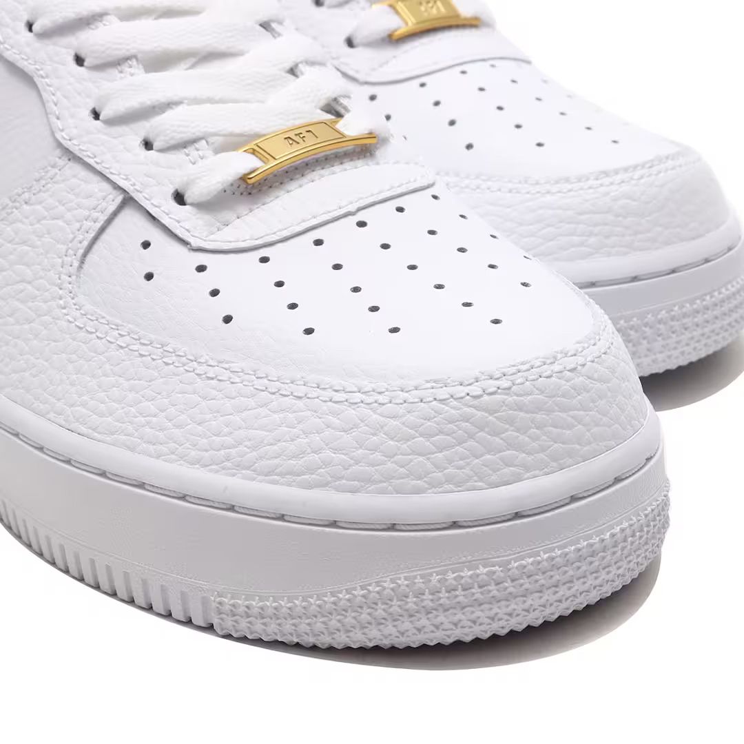 NIKE(ナイキ)のNIKE ナイキ AIR FORCE 1 エアフォース1 チームレッド 28.5 メンズの靴/シューズ(スニーカー)の商品写真