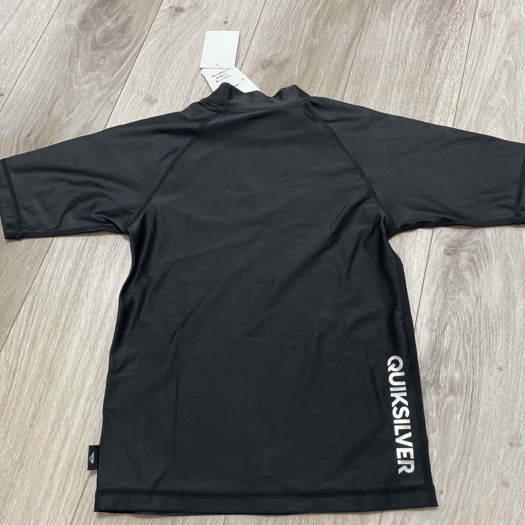 QUIKSILVER(クイックシルバー)のクイックシルバー　ラッシュガード　新品 キッズ/ベビー/マタニティのキッズ服男の子用(90cm~)(水着)の商品写真