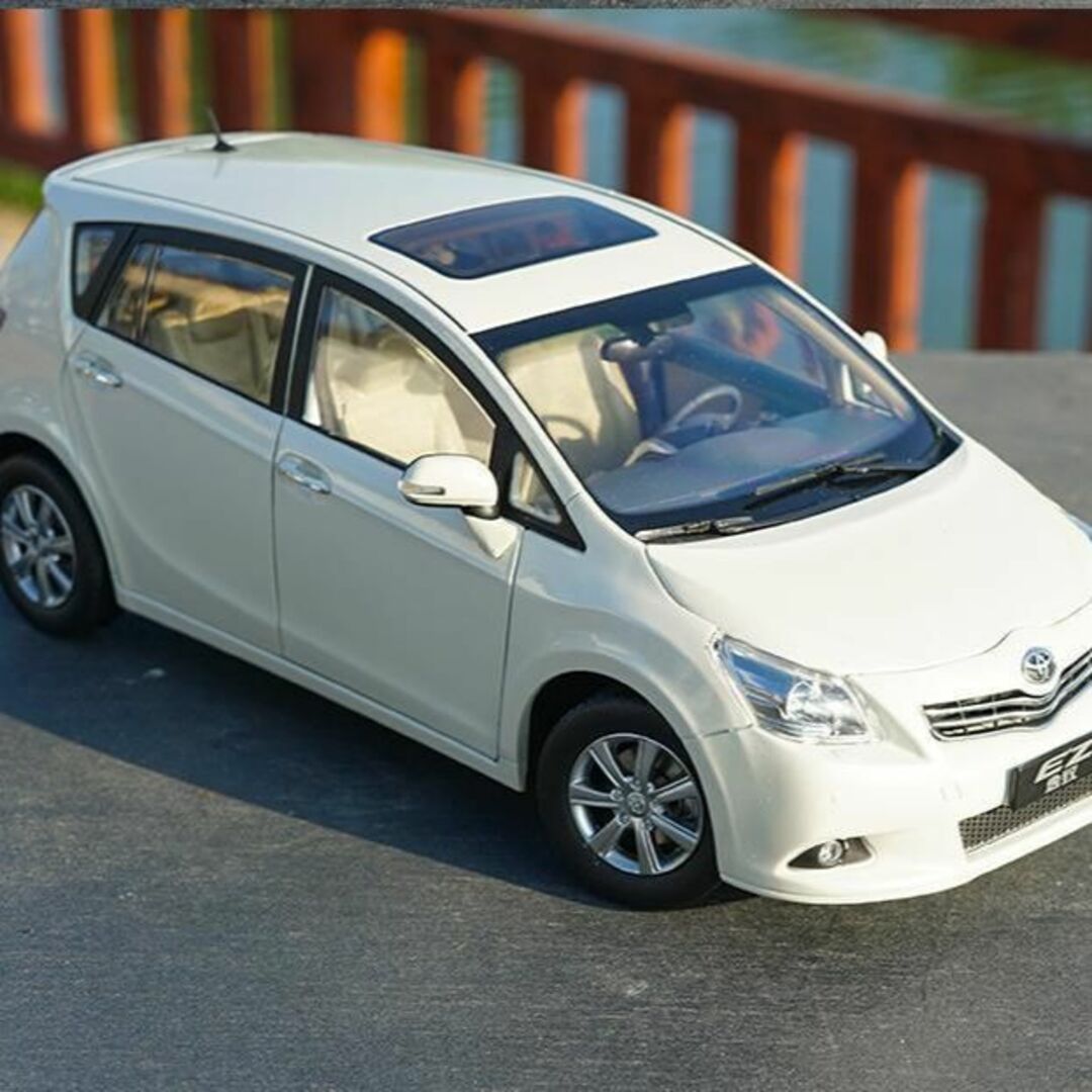 ミニカー 1/18 トヨタ TOYOTA EZ VERSO ホワイト エンタメ/ホビーのおもちゃ/ぬいぐるみ(ミニカー)の商品写真