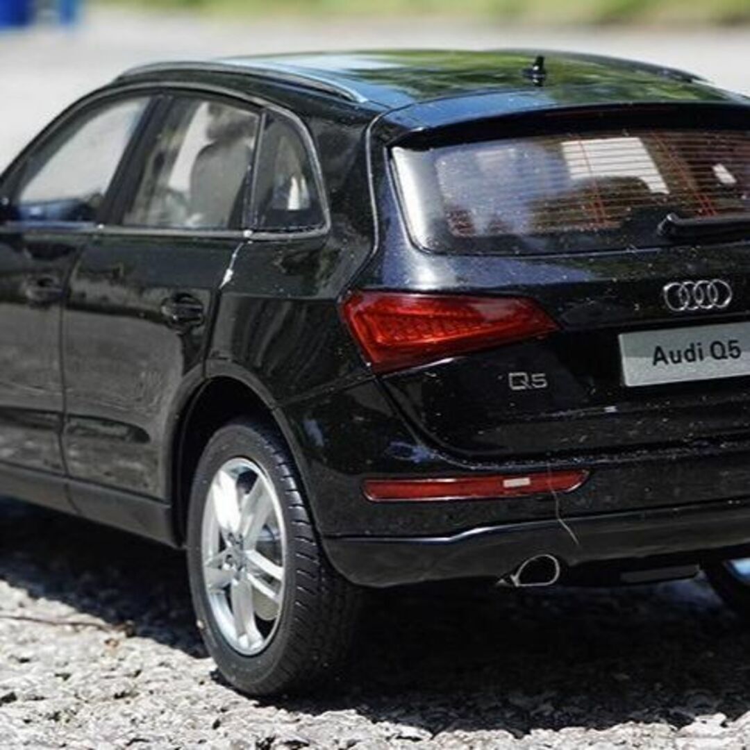 ミニカー 1/18 アウディ AUDI Q5 SUV 2015 ブラック