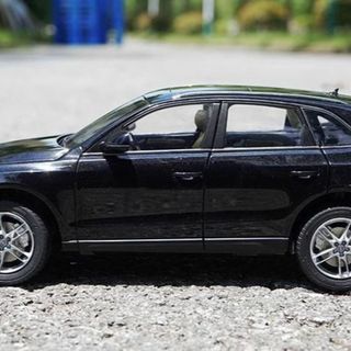 ミニカー 1/18 アウディ AUDI Q5 SUV 2015 ブラック