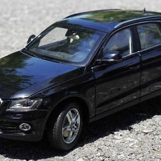 ミニカー 1/18 アウディ AUDI Q5 SUV 2015 ブラック