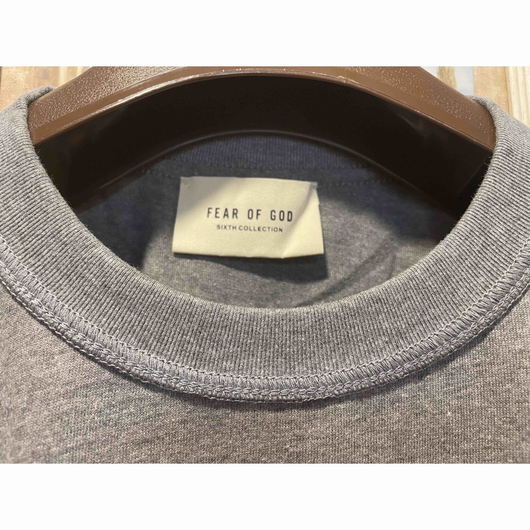 FEAR OF GOD(フィアオブゴッド)のFEAR OF GOD  FG'  Logo Tシャツ/サイズSグレー メンズのトップス(Tシャツ/カットソー(半袖/袖なし))の商品写真