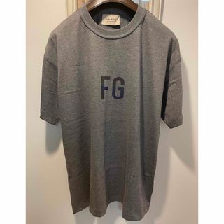 フィアオブゴッド(FEAR OF GOD)のFEAR OF GOD  FG'  Logo Tシャツ/サイズSグレー(Tシャツ/カットソー(半袖/袖なし))