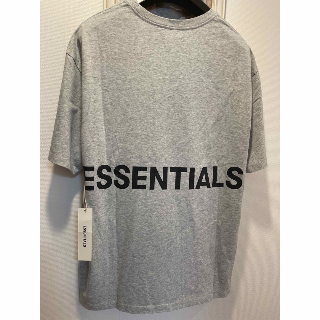 FEAR OF GOD(フィアオブゴッド)のFOG ESSENTIALS ロゴ  Tシャツ　サイズXS メンズのトップス(Tシャツ/カットソー(半袖/袖なし))の商品写真