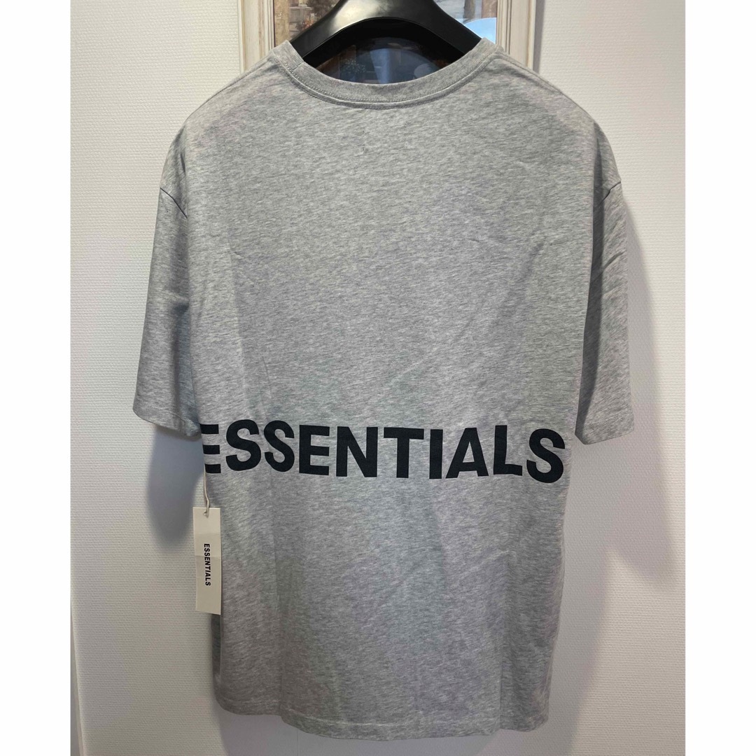 FEAR OF GOD(フィアオブゴッド)のFOG ESSENTIALS ロゴ  Tシャツ　サイズXS メンズのトップス(Tシャツ/カットソー(半袖/袖なし))の商品写真