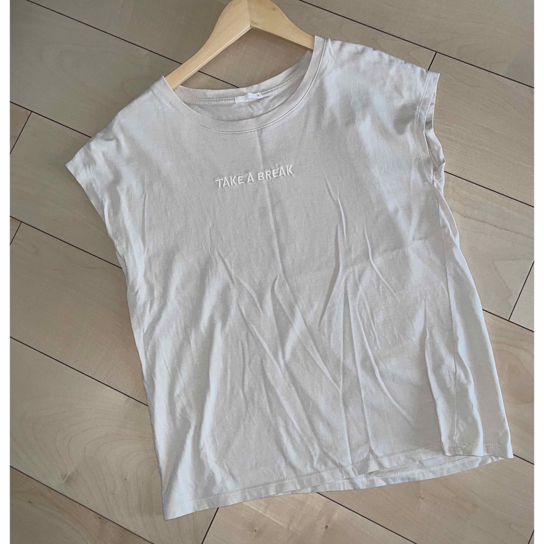 GU(ジーユー)のgu ロゴシャツ　美品 レディースのトップス(Tシャツ(半袖/袖なし))の商品写真