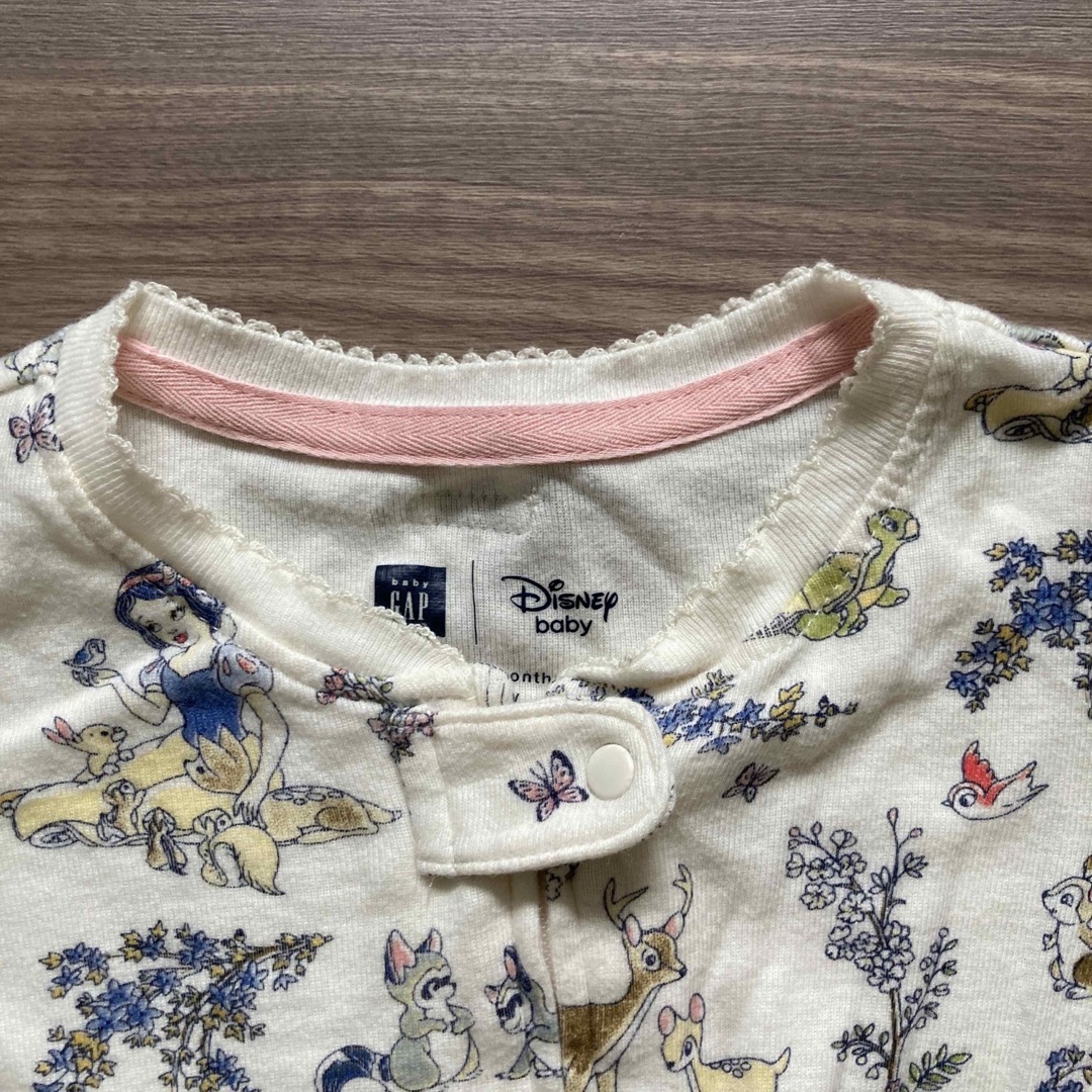 babyGAP(ベビーギャップ)のbabyGAP Disneybaby 白雪姫　80cm ロンパース キッズ/ベビー/マタニティのベビー服(~85cm)(ロンパース)の商品写真