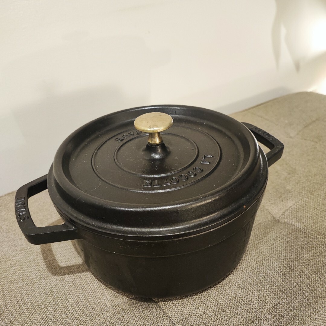 STAUB(ストウブ)のまりんさま専用 美品｜ストウブSTAUB鍋22黒 インテリア/住まい/日用品のキッチン/食器(鍋/フライパン)の商品写真