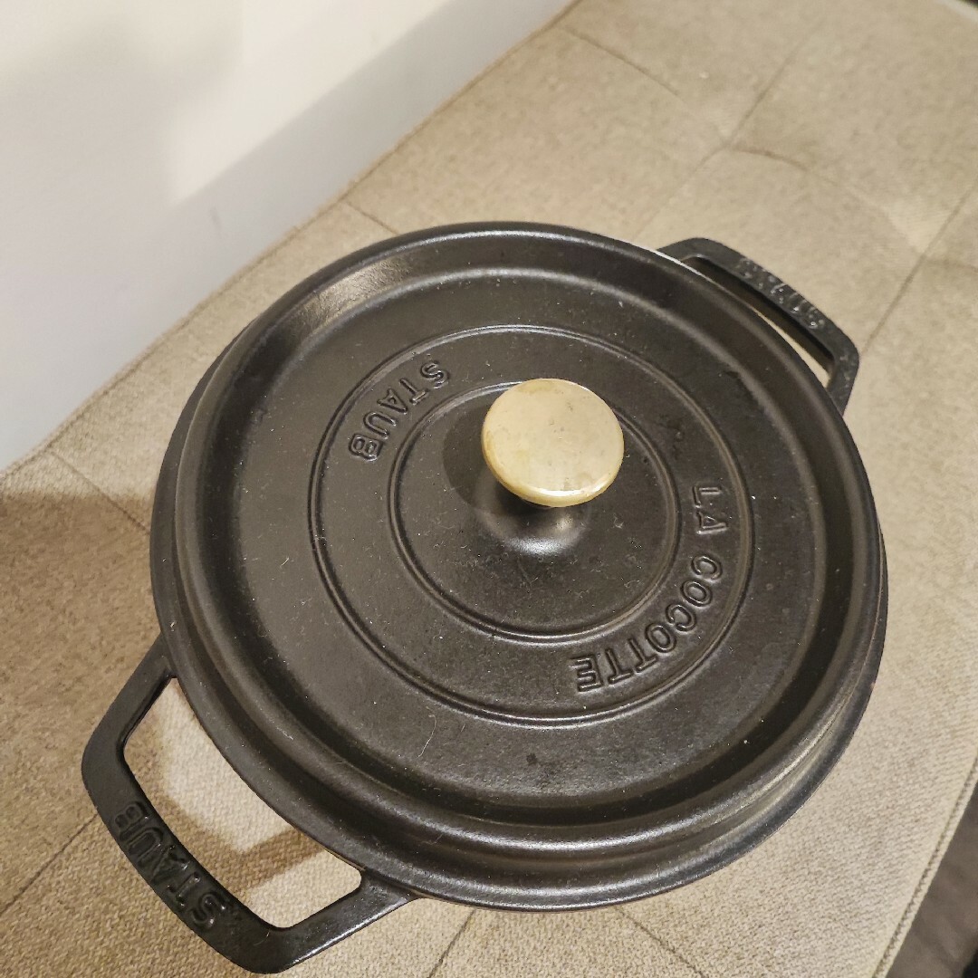 STAUB(ストウブ)のまりんさま専用 美品｜ストウブSTAUB鍋22黒 インテリア/住まい/日用品のキッチン/食器(鍋/フライパン)の商品写真