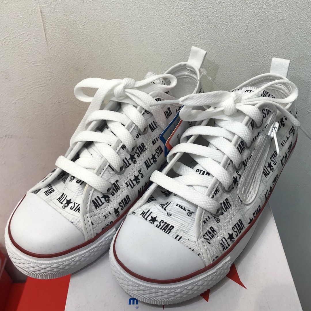 CONVERSE(コンバース)の値下げ新品コンバース／チャイルドオールスター／メニーネーム18.0 キッズ/ベビー/マタニティのキッズ靴/シューズ(15cm~)(スニーカー)の商品写真