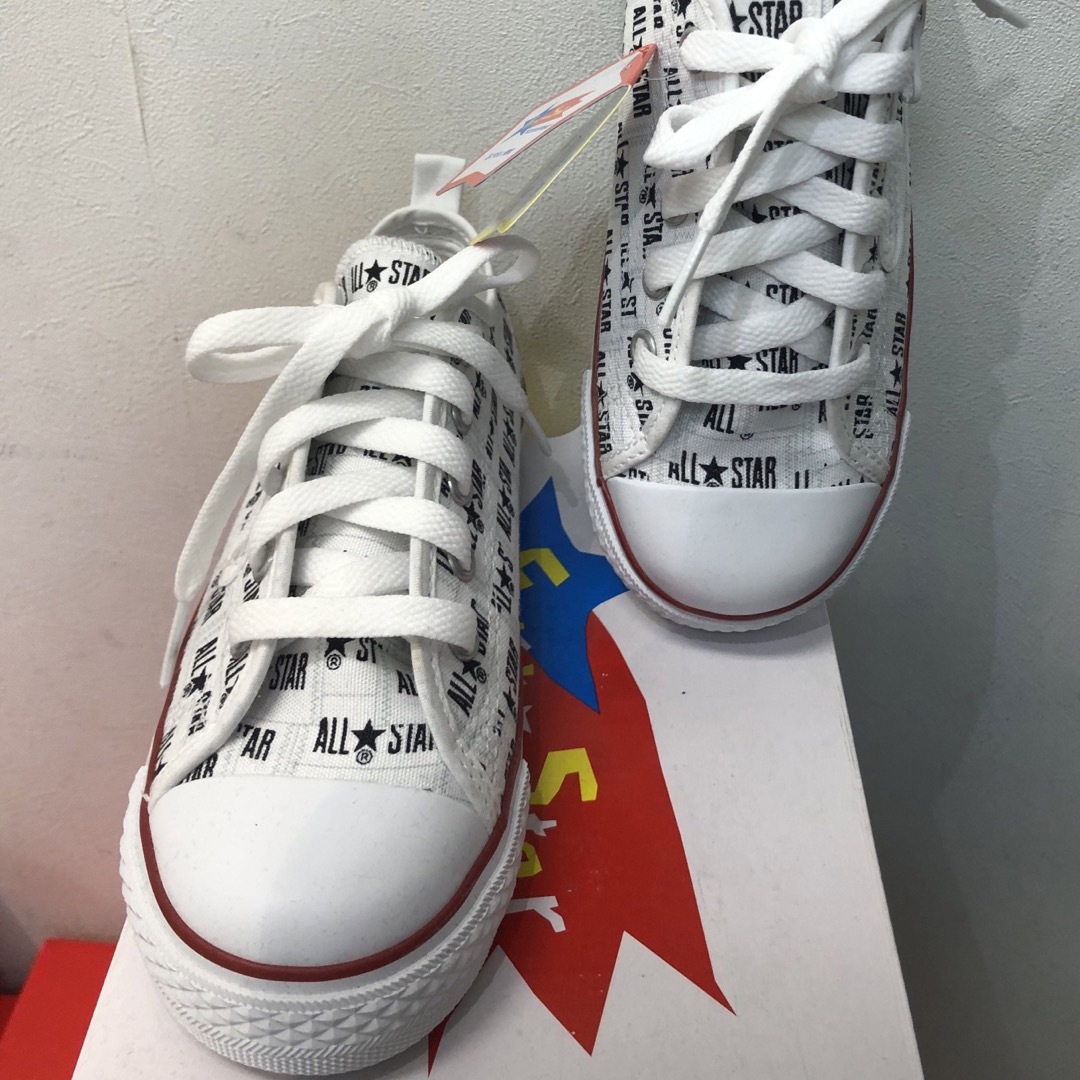 CONVERSE(コンバース)の値下げ新品コンバース／チャイルドオールスター／メニーネーム18.0 キッズ/ベビー/マタニティのキッズ靴/シューズ(15cm~)(スニーカー)の商品写真