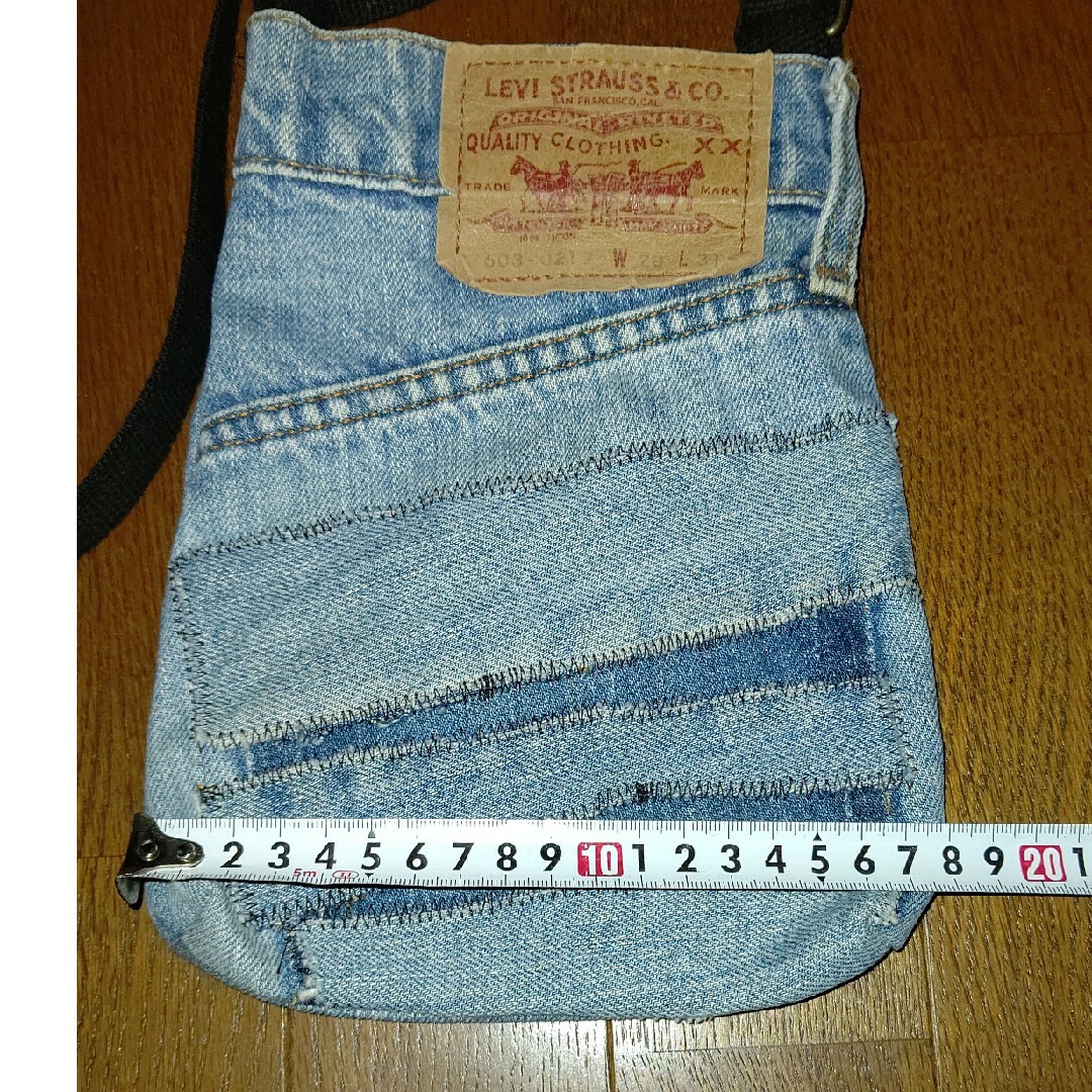 Levi's(リーバイス)のお値下げ【美品】Levi'sデニム  リメイクポシェット、ショルダーバッグ ハンドメイドのファッション小物(バッグ)の商品写真