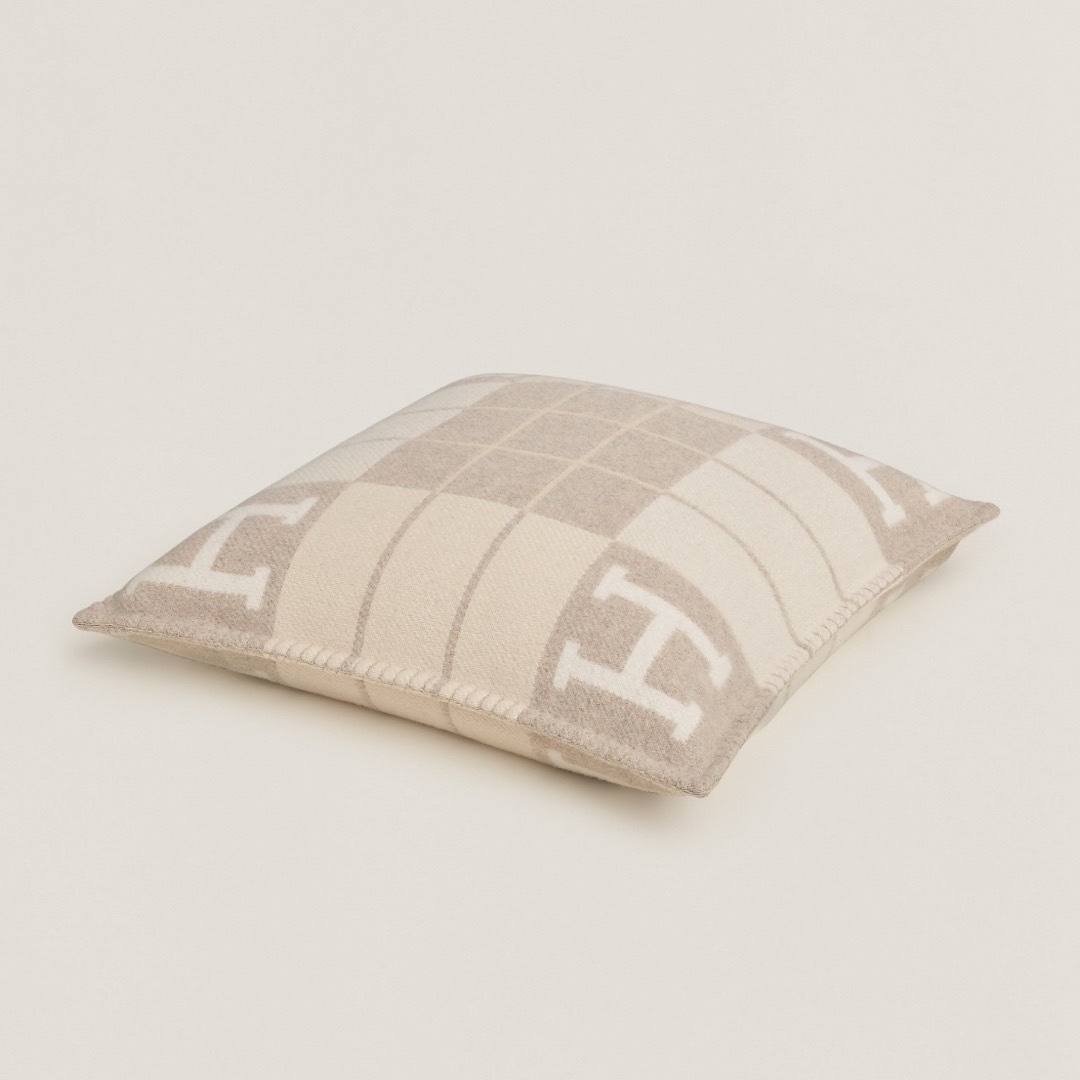 Hermes - 【新品・未使用】エルメス クッション アヴァロン PM ココ