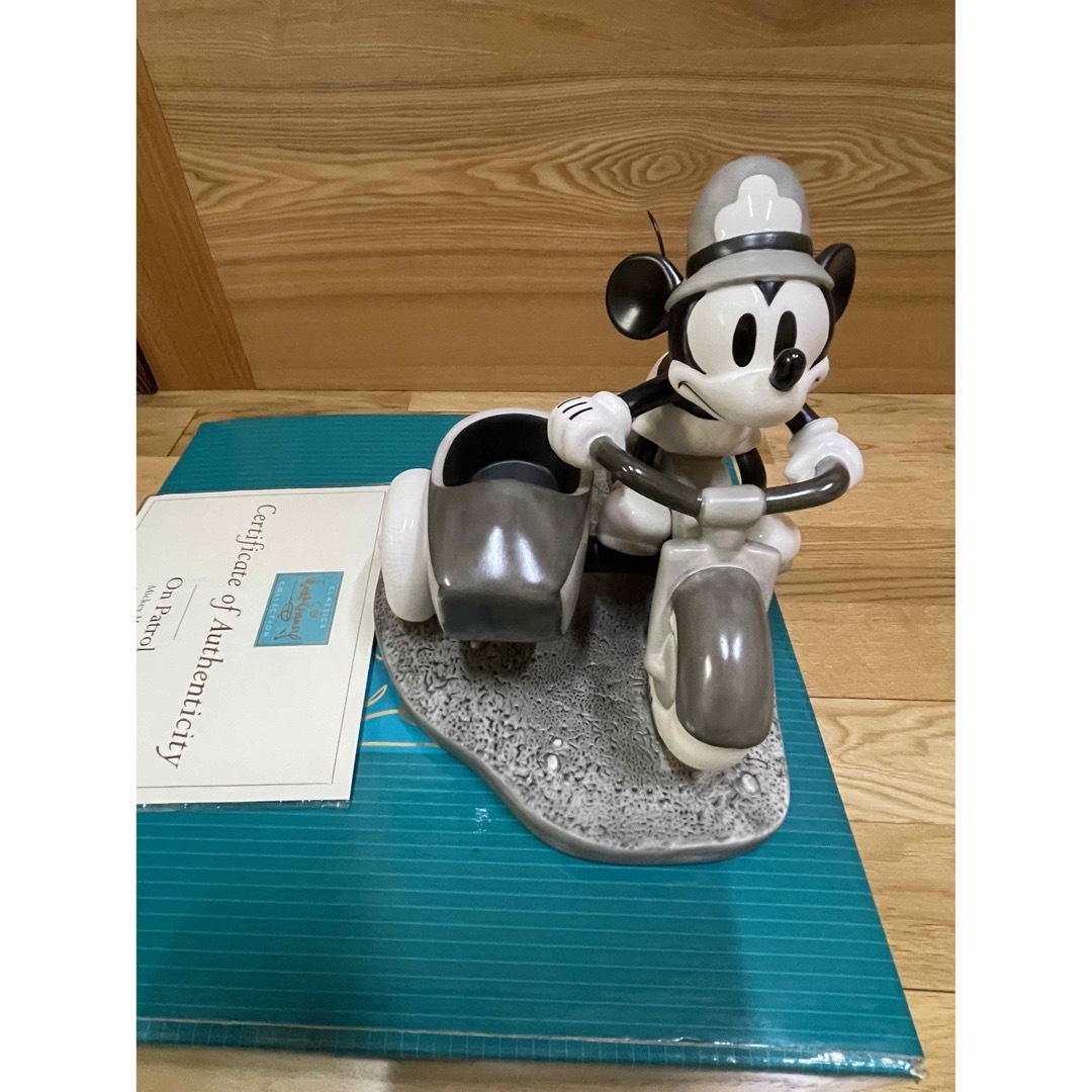 ミッキーマウス(ミッキーマウス)のミッキーマウス　美術品　陶器　ディズニーリゾート　鑑定書付き エンタメ/ホビーのおもちゃ/ぬいぐるみ(キャラクターグッズ)の商品写真