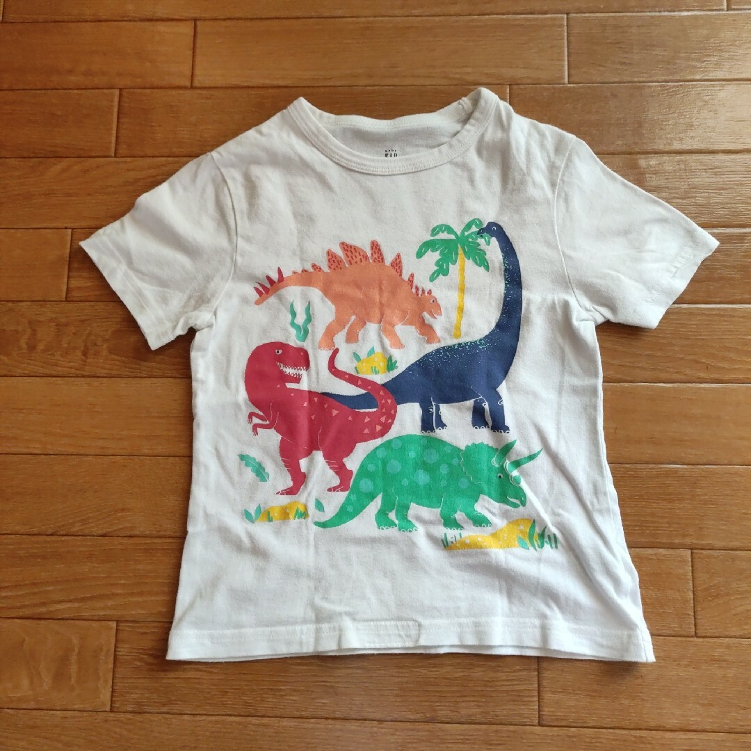 babyGAP(ベビーギャップ)のbaby GAP 恐竜柄Tシャツ キッズ/ベビー/マタニティのキッズ服男の子用(90cm~)(ジャケット/上着)の商品写真