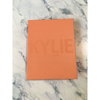 KYLIEカイリー PRESSED BLUSH POWDER