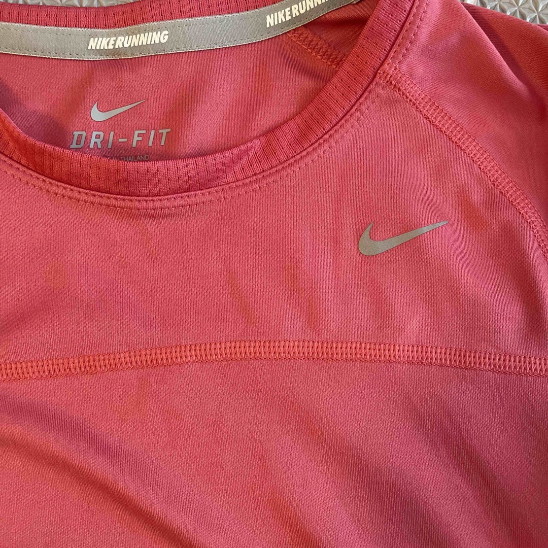 NIKE(ナイキ)の美品　NIKE ピンク　Tシャツ　M レディースのトップス(Tシャツ(半袖/袖なし))の商品写真