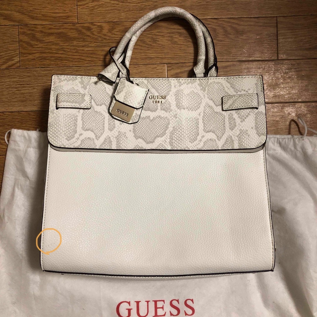 美品 GUESS パイソン柄✖️白 A4対応 トートバッグ 2way