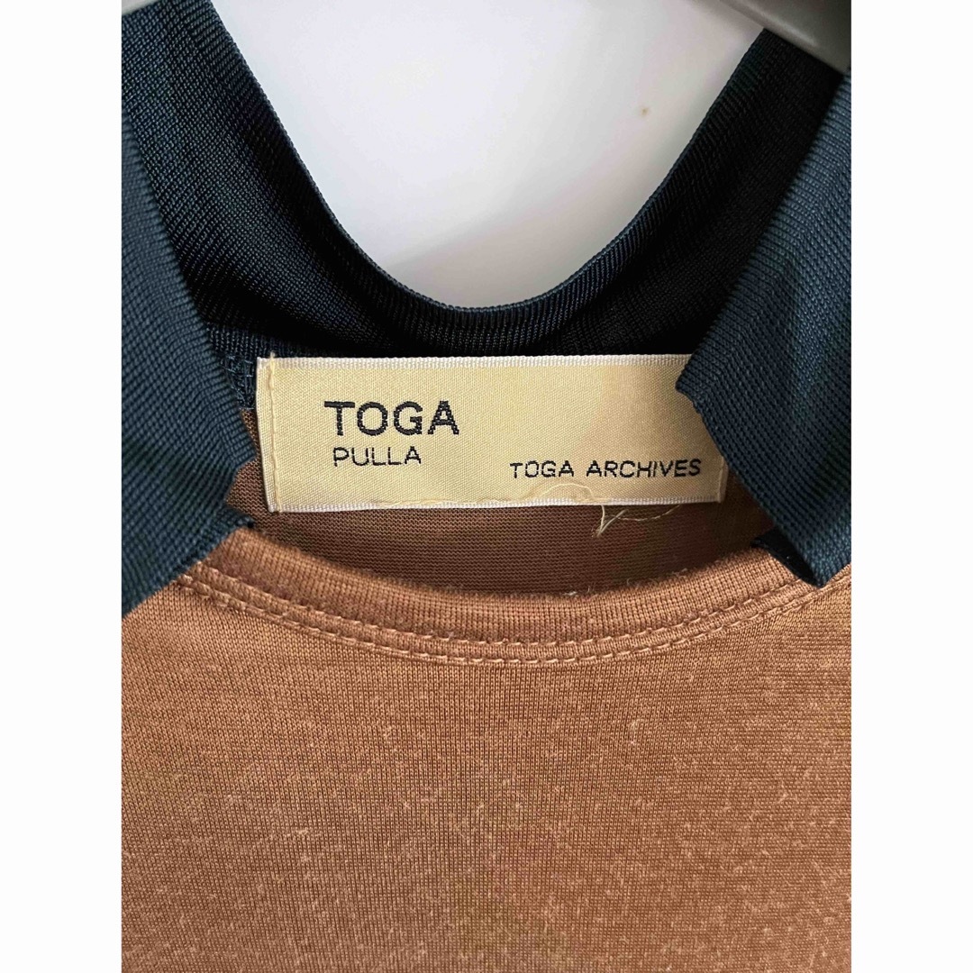 TOGA(トーガ)のTOGAARCAIVES トップス　バイカラー レディースのトップス(カットソー(半袖/袖なし))の商品写真