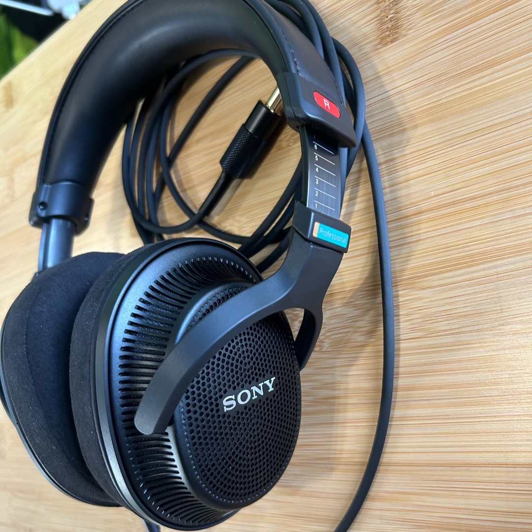 SONY(ソニー)のMDR-MV1 超美品 スマホ/家電/カメラのオーディオ機器(ヘッドフォン/イヤフォン)の商品写真