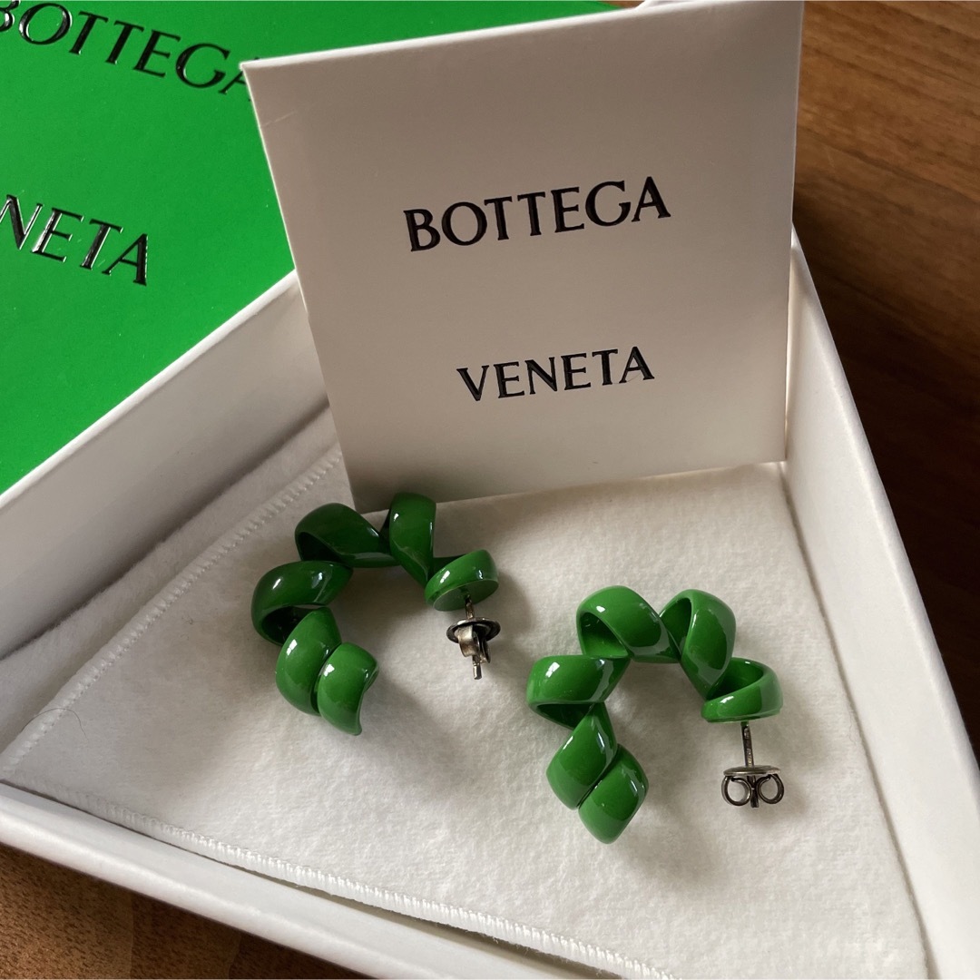 BOTTEGA VENETA フープピアス エナメル コイル グリーン
