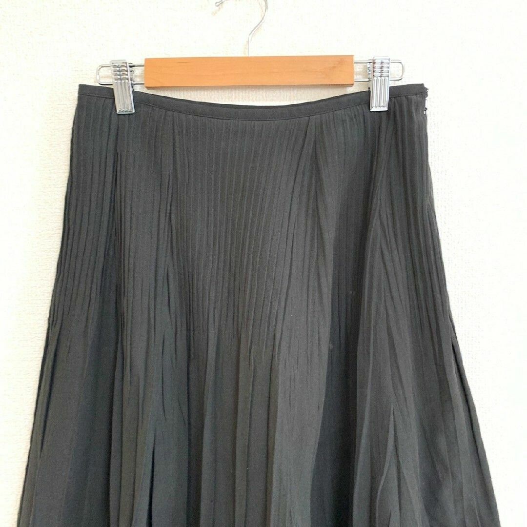 INDIVI(インディヴィ)のINDIVI　インディヴィ　フレアスカート　プリーツ　グレー　フェイクスエード レディースのスカート(ひざ丈スカート)の商品写真