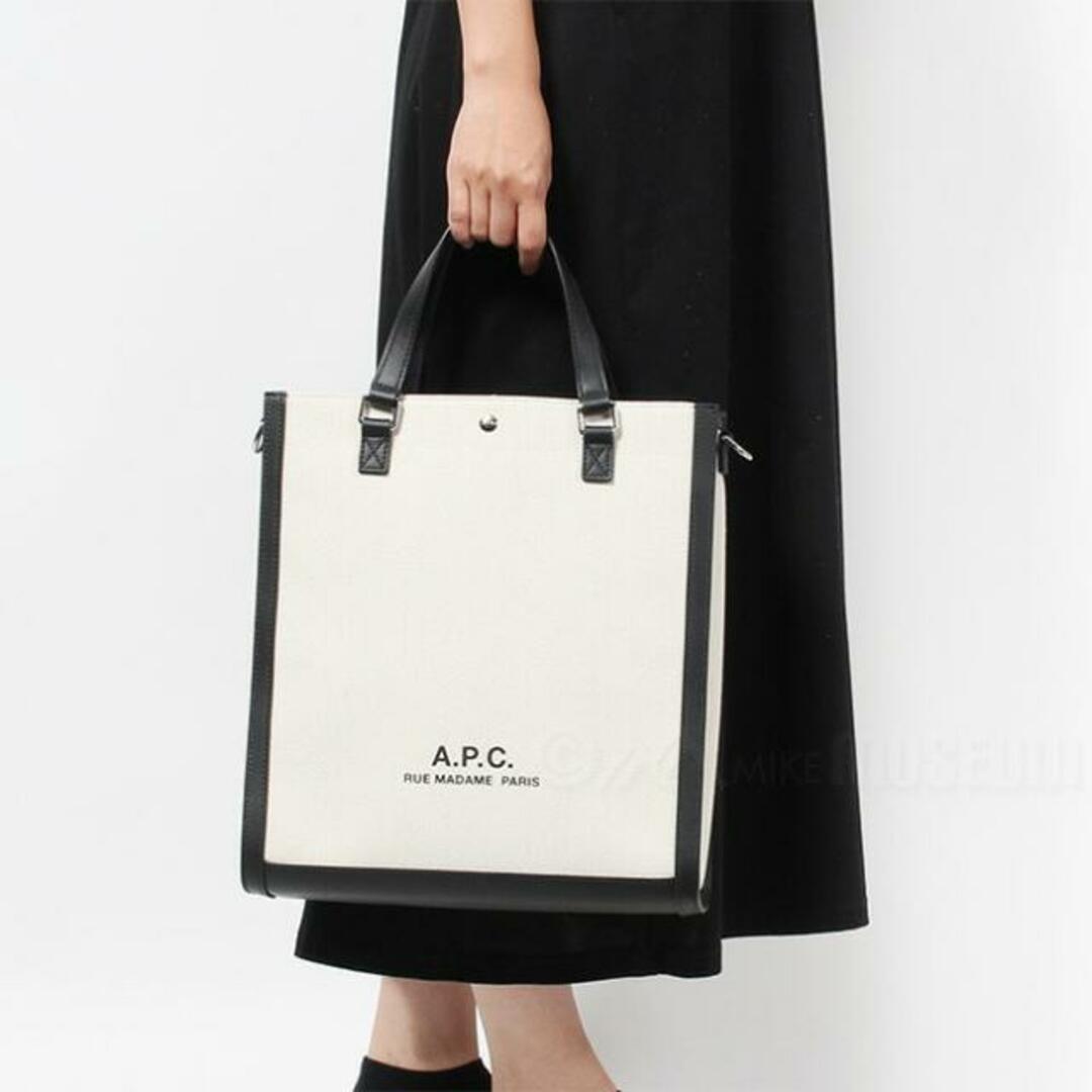 A.P.C(アーペーセー)の【新品未使用】 A.P.C. アーペーセー ロゴ トートバッグ ショルダーバッグ コットン リネン COEYOM61772 【BAA BEIGE】 レディースのバッグ(トートバッグ)の商品写真