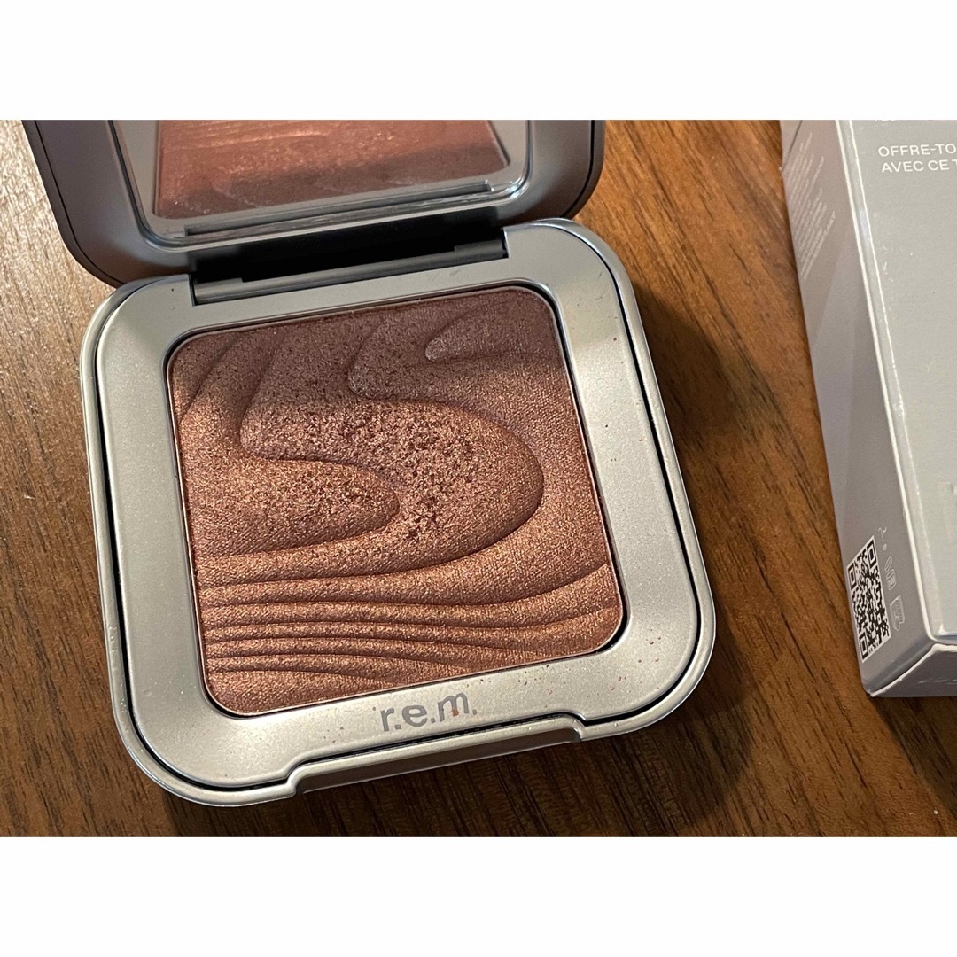 r.e.m. beauty ハイライト チークhighlighter コスメ/美容のベースメイク/化粧品(フェイスカラー)の商品写真