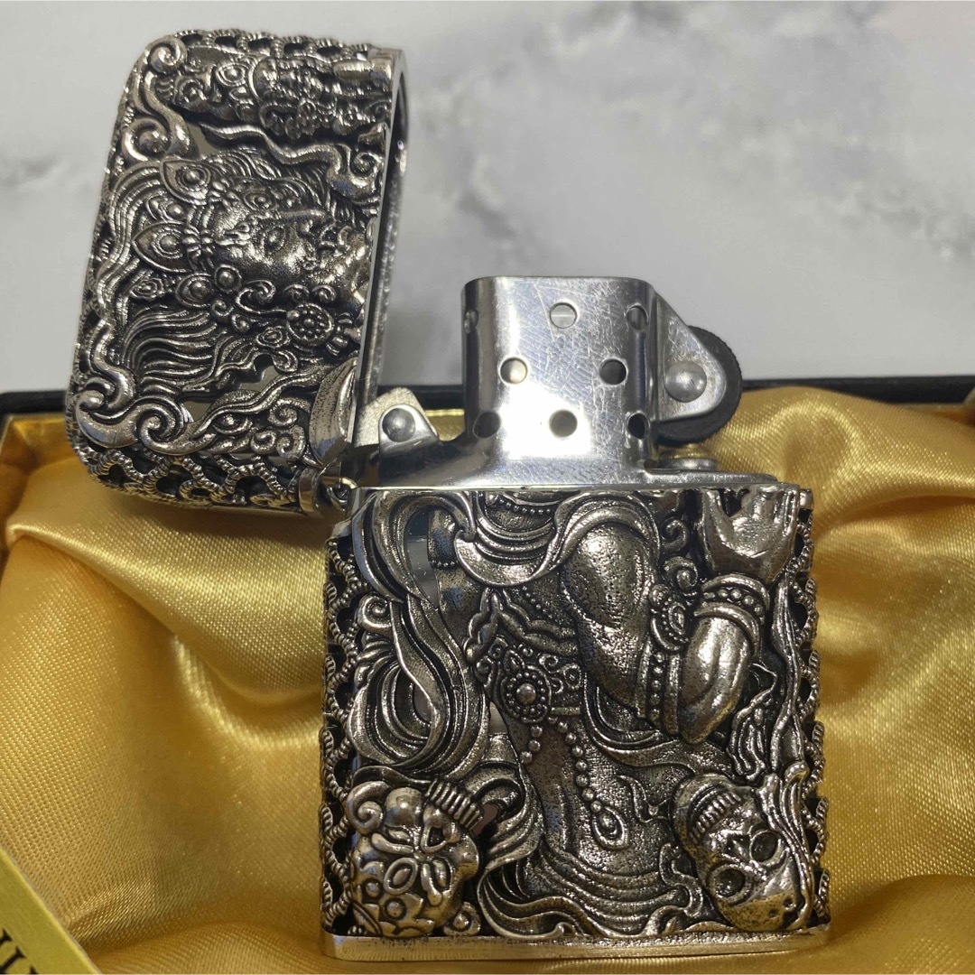 ZIPPO(ジッポー)の不動明王 全面装飾 フルオーダー フルメタルジャケット Zippo 和彫り 銀 メンズのファッション小物(タバコグッズ)の商品写真