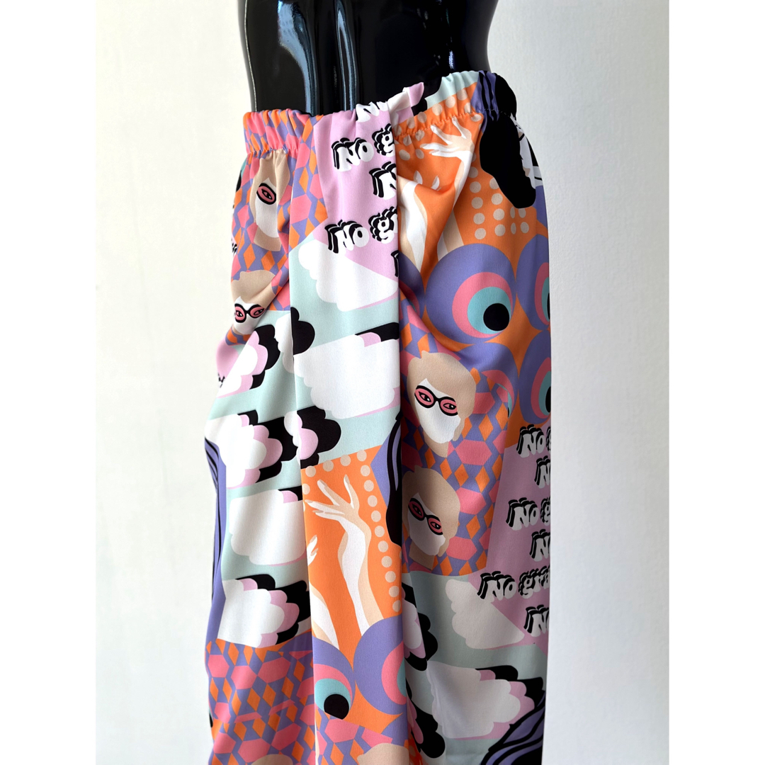 LE CIEL BLEU(ルシェルブルー)の新品未使用　ポッププリントギャザースカート　サテン　パレオデザイン　インポート レディースのスカート(ひざ丈スカート)の商品写真
