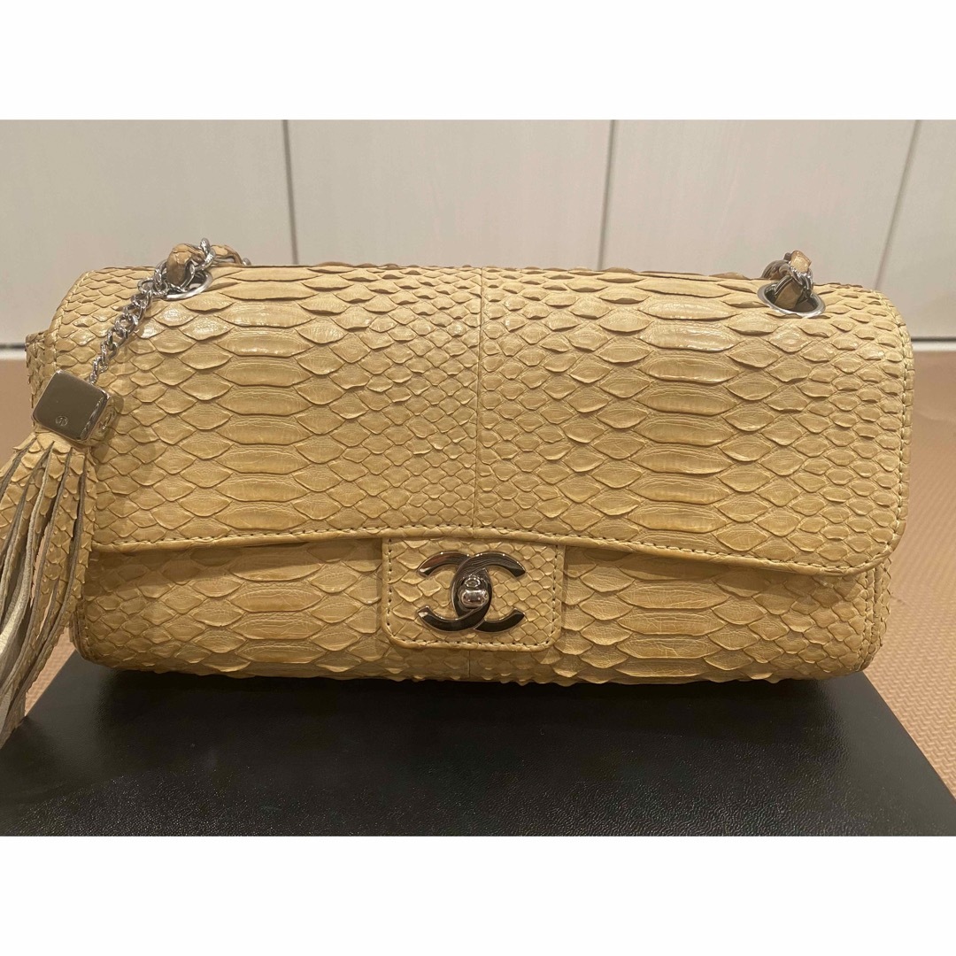 超希少　CHANEL  パイソン　美品ビンテージチェーンバックCHANEL